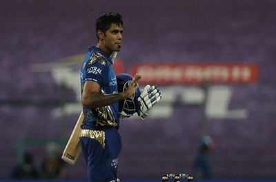 IPL 2020: सूर्यकुमारच्या शानदार खेळीनंतर रवी शास्त्रींचं ट्विट, संतप्त चाहत्यांचा शास्त्रींवर हल्लाबोल