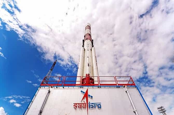 2020 मधील ISROची पहिली मोहीम, शत्रूराष्ट्रांच्या हालचालींवर लक्ष ठेवणाऱ्या EOS-01उपग्रहाचं 7 नोव्हेंबरला प्रक्षेपण