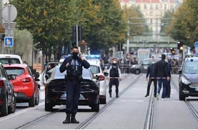 फ्रान्समध्ये चर्चबाहेर दहशतवादी हल्ला, तिघांचा मृत्यू