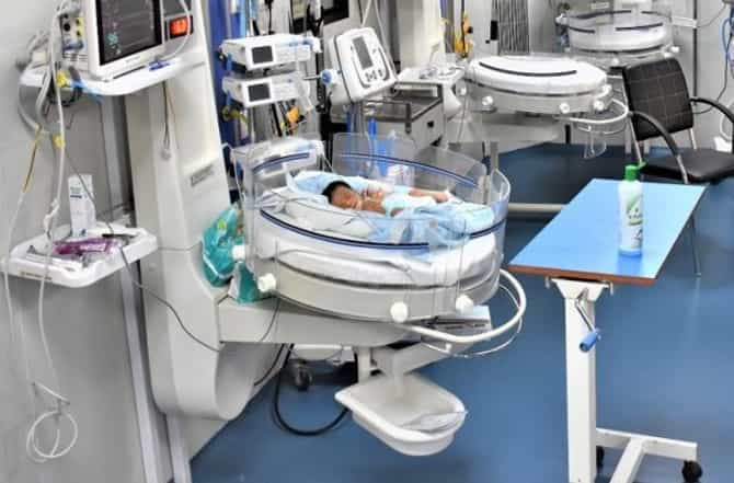 तिळ्यांचा आईसोबत कोरोनाशी लढा, तिघांचाही रिपोर्ट निगेटिव्ह