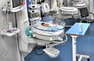 तिळ्यांचा आईसोबत कोरोनाशी लढा, तिघांचाही रिपोर्ट निगेटिव्ह