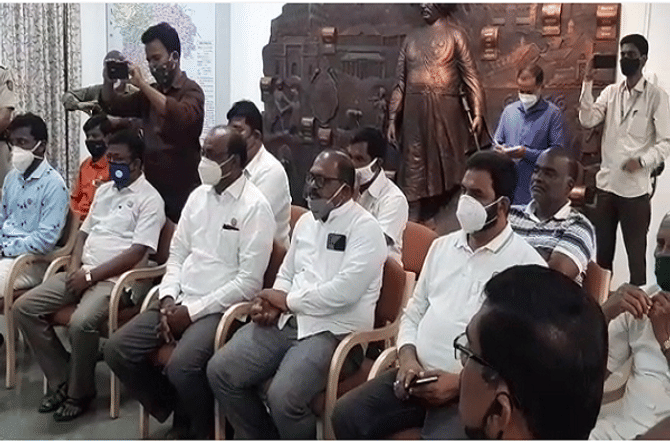 स्वाभिमानीची 19 वी ऊस परिषद ऑनलाईन होणार, कोणकोणत्या मुद्द्यांवर चर्चा होणार याकडे कारखानदार, ऊसतोड कामगारांचे लक्ष