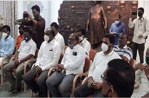 स्वाभिमानीची 19 वी ऊस परिषद ऑनलाईन होणार, कोणकोणत्या मुद्द्यांवर चर्चा होणार याकडे कारखानदार, ऊसतोड कामगारांचे लक्ष