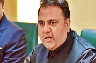 पुलवामात भारताला घरात घुसून मारलं, चौफेर कोंडीनंतर पाकिस्तानच्या मंत्र्याचा यू-टर्न