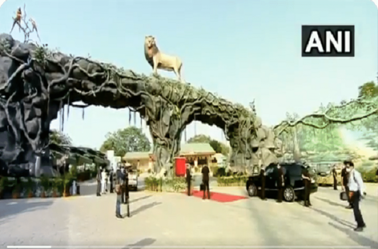 पंतप्रधान नरेंद्र मोदी यांनी शुक्रवारी गुजरातमधील सरदार पटेल प्राणीसंग्रहालय उद्यानाचे उद्घाटन केले. 
