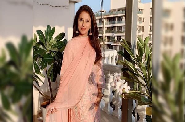 बॉलिवूडची 'रंगीला गर्ल' आणि प्रसिद्ध अभिनेत्री उर्मिला मातोंडकर यांनी आज‘मातोश्री’वर शिवसेनेत अधिकृत पक्षप्रवेश केला.