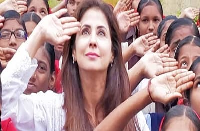 अभिनेत्री उर्मिला मातोंडकर मंगळवारी शिवसेनेत प्रवेश करणार, पत्रकार परिषदेत मोठे खुलासे करण्याची शक्यता