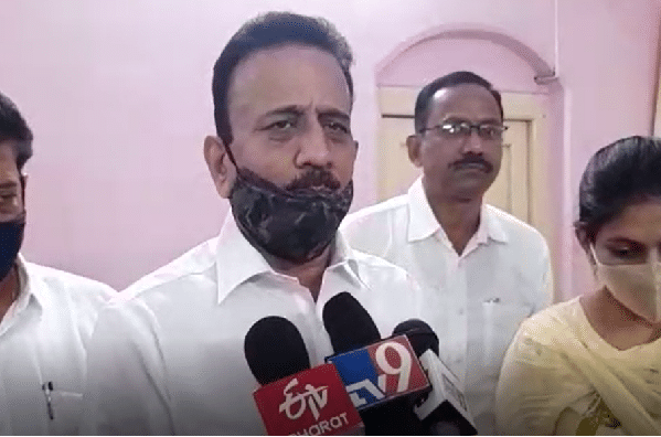 महाविकास आघाडीच्या अर्ध्या मंत्र्यांना वाटतं मराठा आरक्षण देऊ नये महाविकास आघाडीच्या अर्ध्या मंत्र्यांना वाटतं मराठा आरक्षण देऊ नये