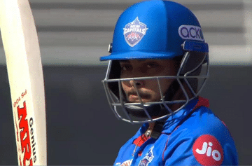 IPL 2020, DC vs MI : सातत्याने निराशाजनक कामगिरी करणारा पृथ्वी शॉ सोशल मीडियावर ट्रोल, मीम्स व्हायरल