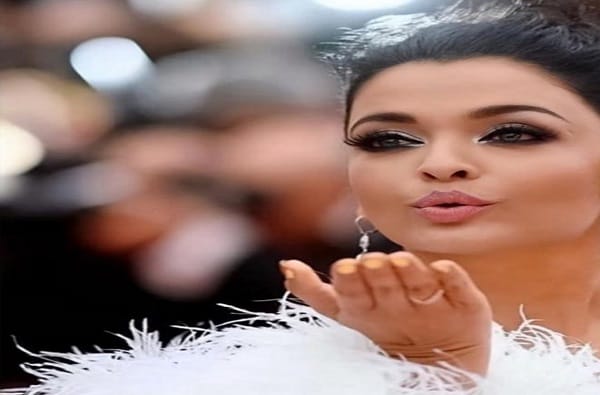 त्यानंतर तिनं स्वत:च्या मनमोहक सौंदर्यानं आणि कसदार अभिनयाने बॉलिवूडसह हॉलिवूडमध्येही विशेष जागा बनवली.