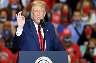 ट्रम्प यांच्या 18 रॅलीतील 30 हजाराहून अधिक सहभागींना कोरोना, 700 जणांचा मृत्यू : अहवाल