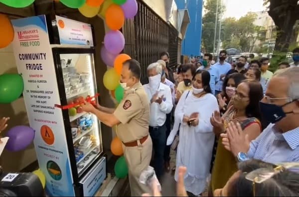 माणुसकीचा फ्रीज, घरातील अतिरिक्त खाद्य द्या, भुकेल्यांनी घेऊन जा, मनसेचा अभिनव उपक्रम