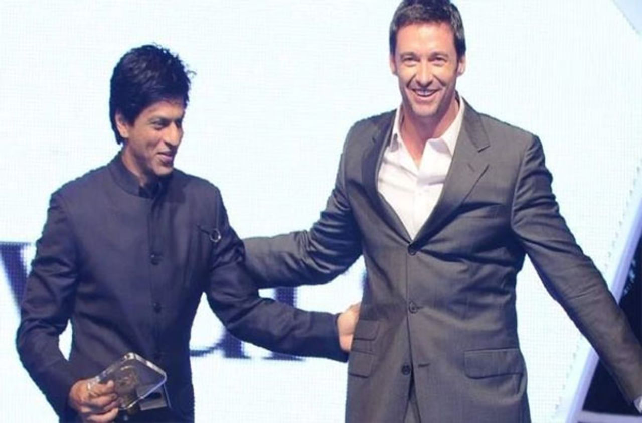 हॉलिवूड अभिनेता ह्यू जॅकमॅन शाहरुख खानचा मोठा चाहता आहे. त्याने एकदा शाहरुख खानकडून नृत्य शिकण्याची इच्छा व्यक्त केली होती.