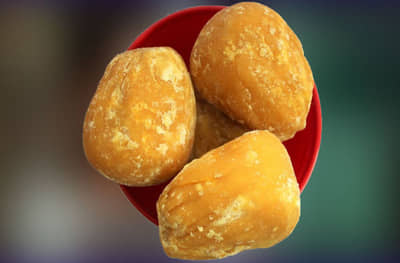 Food | हिवाळ्यात साखरेऐवजी गुळाचे अधिक सेवन आरोग्यासाठी अतिशय लाभदायक!