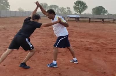 राजकीय आखाड्यातील बापलेकात डावपेच, सुरेश धस यांची मुलासोबत कुस्ती