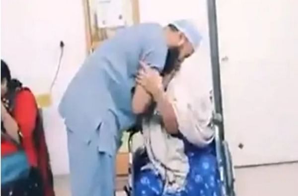 शहीद जवानाच्या आईवर मोफत शस्त्रक्रिया, रुग्णालयातील भावनिक व्हिडीओ व्हायरल, अशोक चव्हाणांकडून डॉक्टरांना शाबासकी