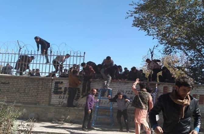 अफगाणिस्तान : काबूल विद्यापीठावर दहशतवाद्यांचा हल्ला, 25 जणांचा मृत्यू, चकमक जारी