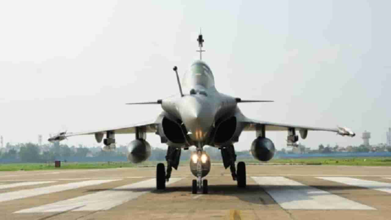 भारतीय हवाई दलाची ताकद आणखी वाढणार, 4 नोव्हेंबरला मिळणार 3 नवी राफेल लढाऊ विमानं
