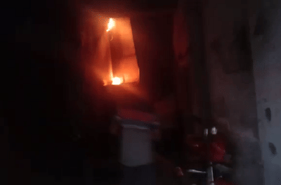 उरणमधील इमारतीला भीषण आग, महावितरणच्या कर्मचाऱ्याच्या प्रसंगावधानामुळे मोठी हानी टळली