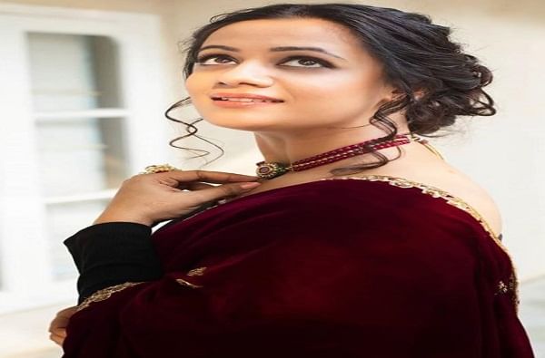  स्पृहानं तिच्या इन्स्टाग्रामवरुन याबाबत चाहत्यांना माहिती दिली आहे. तिनं एक पोस्ट शेअर केली आहे. या पोस्टमध्ये तिनं आनंद व्यक्त करतानाच सोबतच चाहत्यांचे आभार मानले आहेत. तसेच हा आकडा वाढत जावा आणि चाहत्यांचा असाच लोभ वाढत जावा अशी आशाही तिने व्यक्त केली आहे.