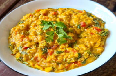 Food | भारतीय आहारात पूर्णान्न ‘खिचडी’ला विशेष महत्त्व, वाचा खिचडी खाण्याचे फायदे!