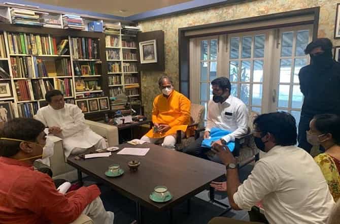 उमेद संस्थेचे कर्मचारी भेटीला, राज ठाकरेंची थेट हसन मुश्रीफांशी चर्चा