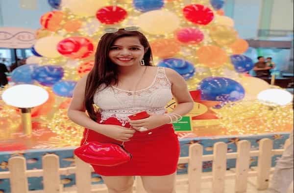 यूट्यूब सेन्सेशन 'ढिंच्यॅक पूजा' पुन्हा एकदा युट्यूबवर धमाल करत आहे. तिच्या नवीन गाण्यासोबत प्रेक्षकांच्या भेटीला आली आहे.