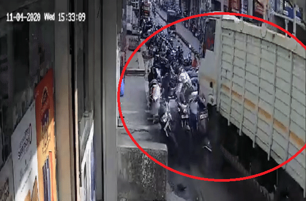 उल्लासनगरमध्ये भीषण अपघात, ट्रकचालकाने 5 ते 6 दुचाकींना उडवलं; पाहा CCTV व्हीडिओ