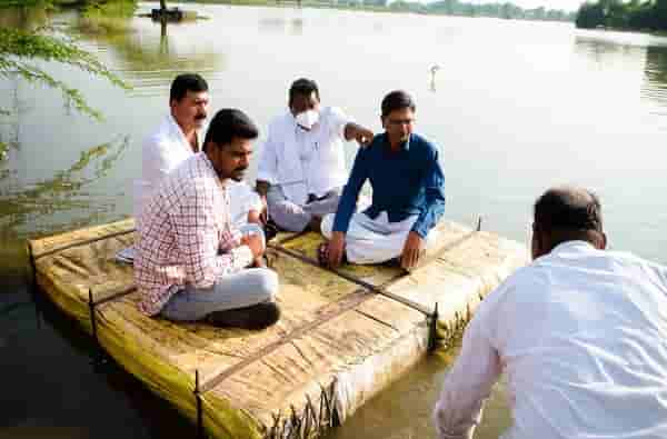 चप्पूवरून प्रवास करताना तिघांचा मृत्यू, त्याच चप्पूवरुन प्रवास करून आमदार धस यांचा कुटुंबाला धीर