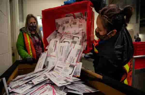 US Election 2020 : अमेरिकेच्या राष्ट्राध्यक्षपदाच्या निवडणूक मतमोजणीत अडथळा, हँड सॅनिटायझरमुळे बॅलेट स्कॅनर खराब