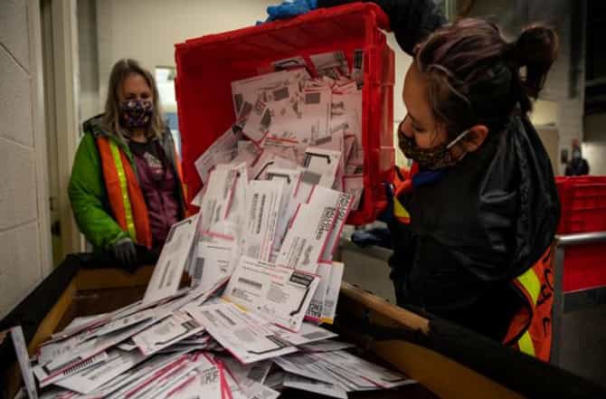 US Election 2020 : अमेरिकेच्या राष्ट्राध्यक्षपदाच्या निवडणूक मतमोजणीत अडथळा, हँड सॅनिटायझरमुळे बॅलेट स्कॅनर खराब