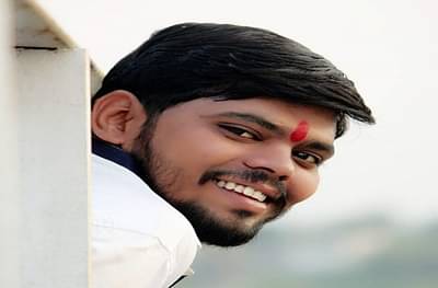 आधी लाथाबुक्क्यांनी मारहाण, नंतर चाकूने वार, जळगावात माजी महापौराच्या मुलाची निर्घृण हत्या