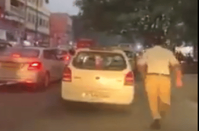 रुग्णवाहिकेला रस्ता करुन देण्यासाठी तो ट्रॅफिक पोलीस दोन किलोमीटर धावला; सोशल मीडियावर व्हिडीओ व्हायरल