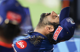 IPL 2020, MI vs DC, Qualifier 1 : खराब कामगिरीमुळे पृथ्वी शॉ नेटीझन्सच्या निशाण्यावर, मीम्सद्वारे ट्रोल