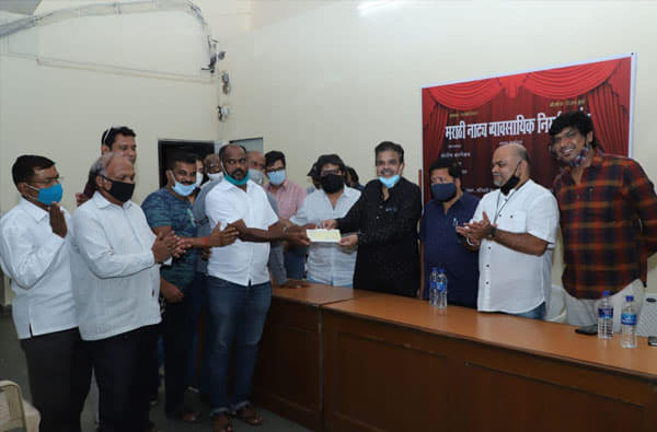 मराठी नाट्य निर्माता संघाकडून ‘पडद्यामागच्या कलाकारांना’ मदतीचा हात!