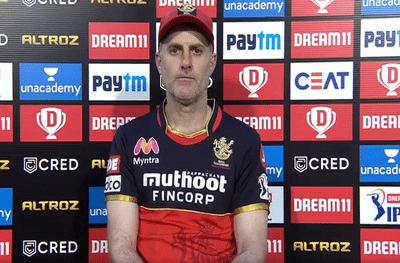 IPL 2020, SRH vs RCB, Eliminator : 10 व्या सामन्यानंतर आम्ही भरकटलो, बंगळुरुचा हेड कोच सायमन कॅटिचची कबुली