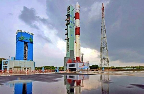 ISRO चं ऐतिहासिक यश, 10 उपग्रहांसह PSLV-C49 क्षेपणास्त्राचं यशस्वी प्रक्षेपण