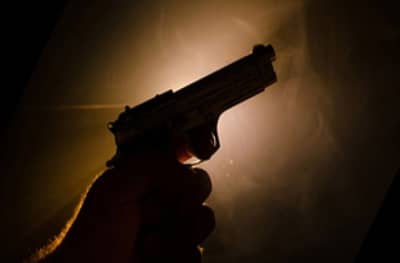 पुण्यात मेट्रो कारशेडमध्ये फायरिंग! मेट्रो कर्मचारी जखमी, रिकामी काडतुसंही सापडली