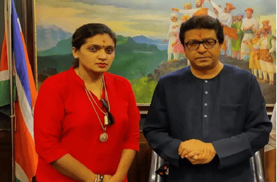 विधानसभेला दिलेला शब्द राज ठाकरेंनी पाळला, रुपाली पाटील-ठोंबरेंना पुणे पदवीधर निवडणुकीचे तिकीट