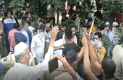 तळोजा कारागृहाबाहेर अर्णव समर्थक आणि महाराष्ट्र पोलीस समर्थकांचा सामना, जोरदार घोषणाबाजी