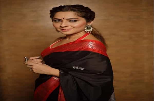 मराठी सिनेसृष्टीची अप्सरा म्हणजेच छोट्या सोनालीचे अर्थात सोनाली कुलकर्णीचे लाखो चाहते आहेत. ती सोशल मीडियावर मोठ्या प्रमाणात अॅक्टिव्ह असते.