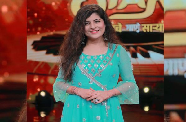 आपल्या सुमधुर आवाजाने गायिका सावनी रविंद्र ही रसिकांच्या मनाला मंत्रमुग्ध करत असते.