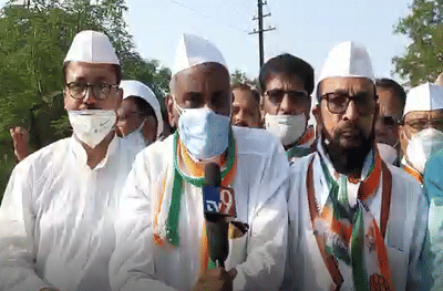 शेतकरीविरोधी कायद्याविरोधात जळगावातही काँग्रेसची ट्रॅक्टर रॅली; कृषी कायद्यांना कडाडून विरोध