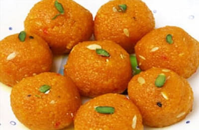 Food | दिवाळीच्या खास माहोलात घरच्या घरी बनवा स्वादिष्ट ‘गोड’ रेसिपी!