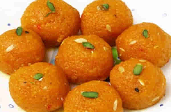 Food | दिवाळीच्या खास माहोलात घरच्या घरी बनवा स्वादिष्ट ‘गोड’ रेसिपी!