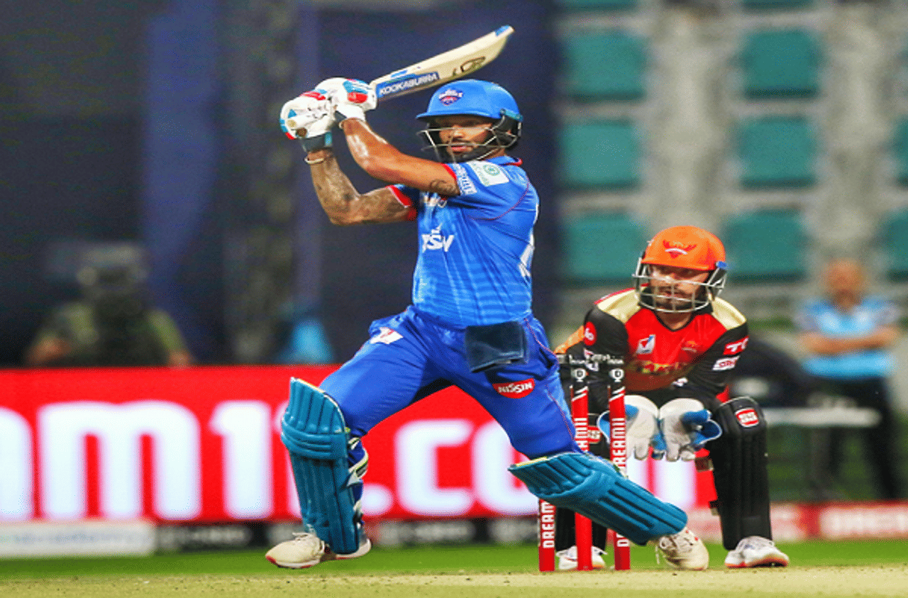 IPL 2020, DC VS SRH, Qualifier 2 : हैदराबादविरुद्धच्या गब्बर खेळीसह शिखर धवनने हिटमॅन रोहित शर्माला पछाडलं