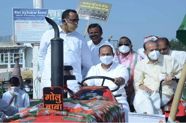 PHOTO | जळगाव, धुळ्यात काँग्रेसचा एल्गार, कृषी कायद्यांना कडाडून विरोध