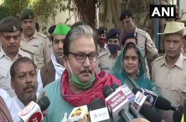 Bihar Election: थोडी वाट पाहा, बिहारमध्ये महागठबंधनलाच बहुमत मिळणार; राजद नेत्याचा छातीठोक दावा Bihar Election: थोडी वाट पाहा, बिहारमध्ये महागठबंधनलाच बहुमत मिळणार; राजद नेत्याचा छातीठोक दावा