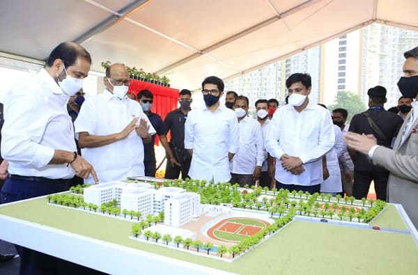 राष्ट्रवादी काँग्रेसचे अध्यक्ष शरद पवार हे एक विद्यापीठ आहेत, असं पर्यटन मंत्री आदित्य ठाकरे यांनी पुण्यामध्ये झालेल्या एका कार्यक्रमात म्हटलं आहे.