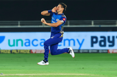 IPL 2020 Final : स्टॉयनिसला पहिल्याच चेंडूवर बाद करत ट्रेन्ट बोल्टने रचला इतिहास